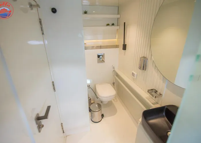 Bella Liveaboard Botel *