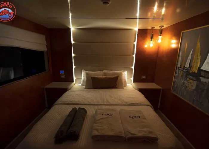 Botel Bella Liveaboard