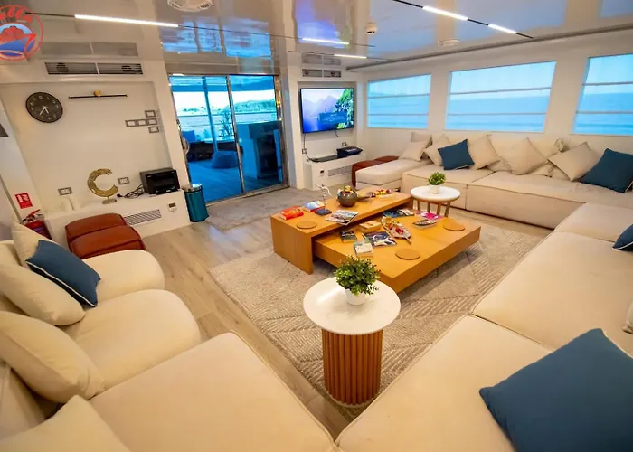 Bella Liveaboard *